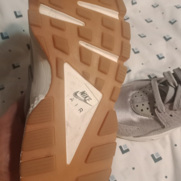 Women's Nike Air Huarache Run Premium 'Wolf Grey' Size 7.5 - Picture 4 of 8